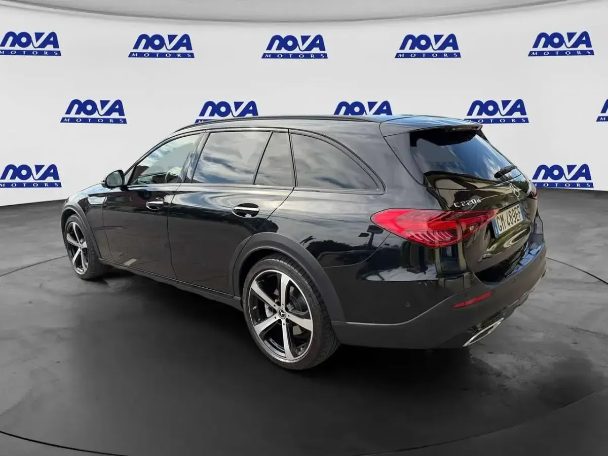 Usata Mercedes C220 Premium Plus 200 CV (147 kW) 2023 Nero Station wagon