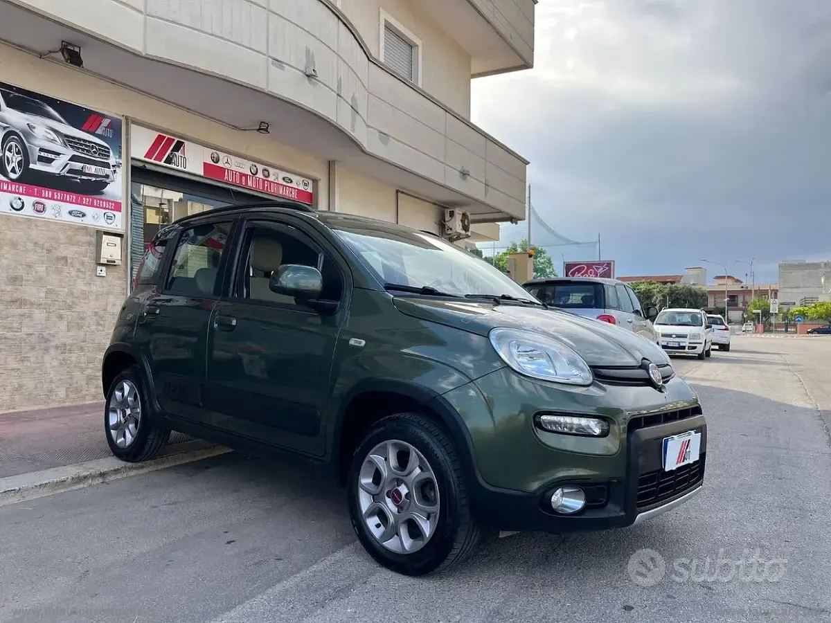 Usata Fiat Panda 4x4 S 95 CV (69 kW) 2016 Verde Utilitaria