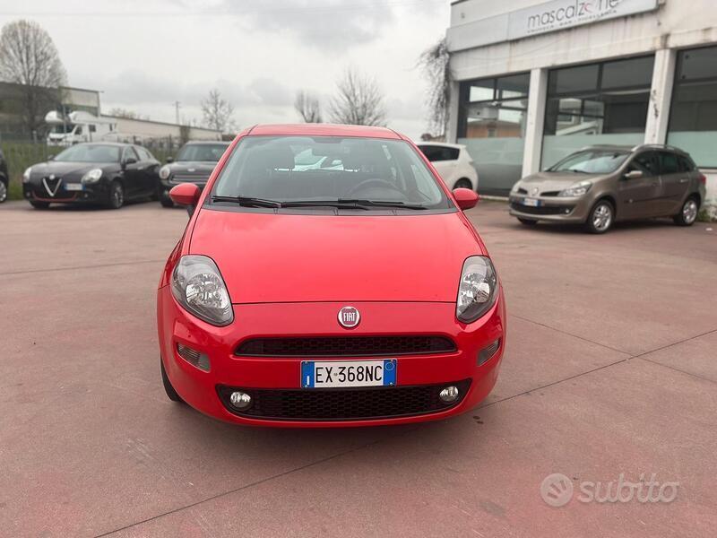 Usato 2014 Fiat Punto 1.4 Benzin 77 CV (5.300 €)