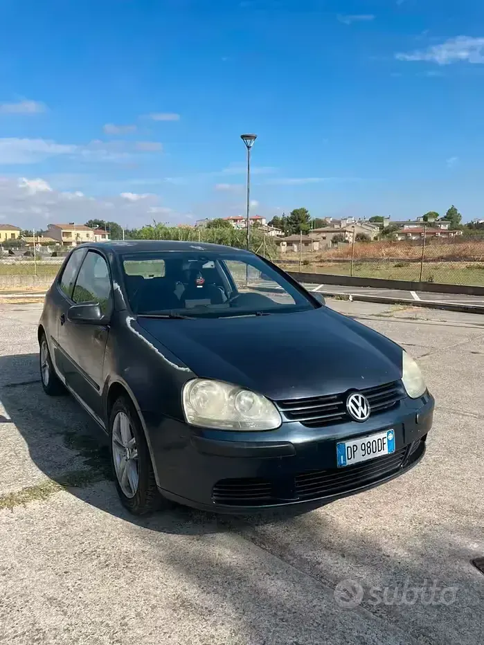 Usata VW Golf IV 105 CV (77 kW) 2005 Berlina