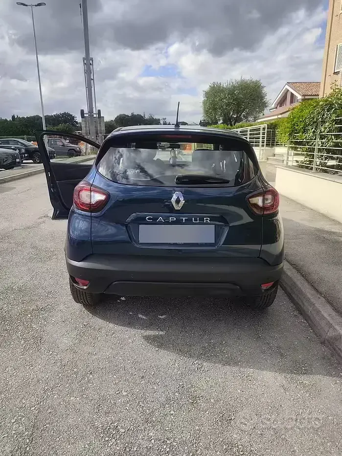 Usata Renault Captur 90 CV (66 kW) 2018 Blu SUV