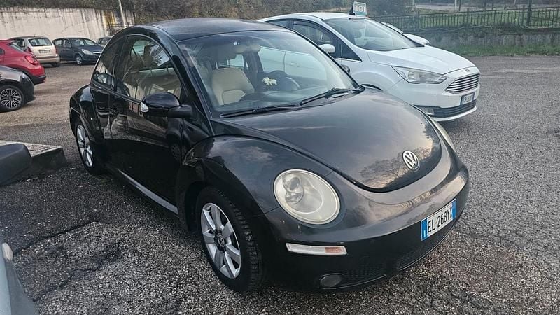 Usata VW New Beetle 104 CV (76 kW) 2006 Nero Utilitaria