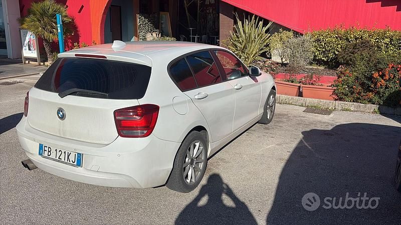 Usata BMW 118 143 CV (105 kW) 2011 Bianco Utilitaria