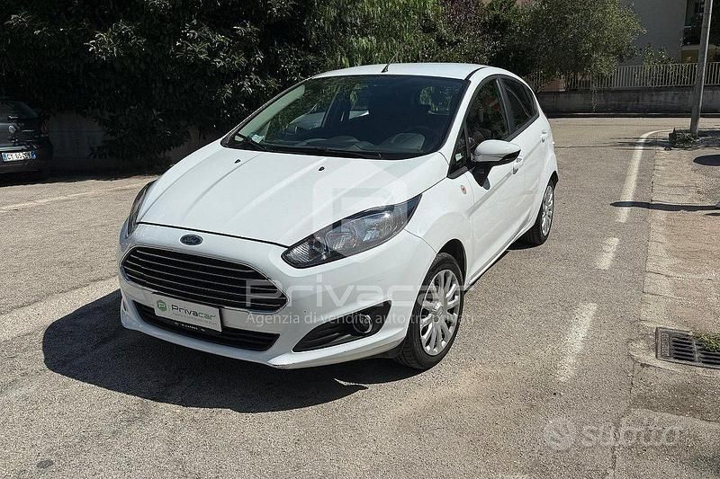 Bianco Usata 2013 Ford Fiesta Titanium Due volumi | 6000 € (Ottimo prezzo) - Immagine 1/4