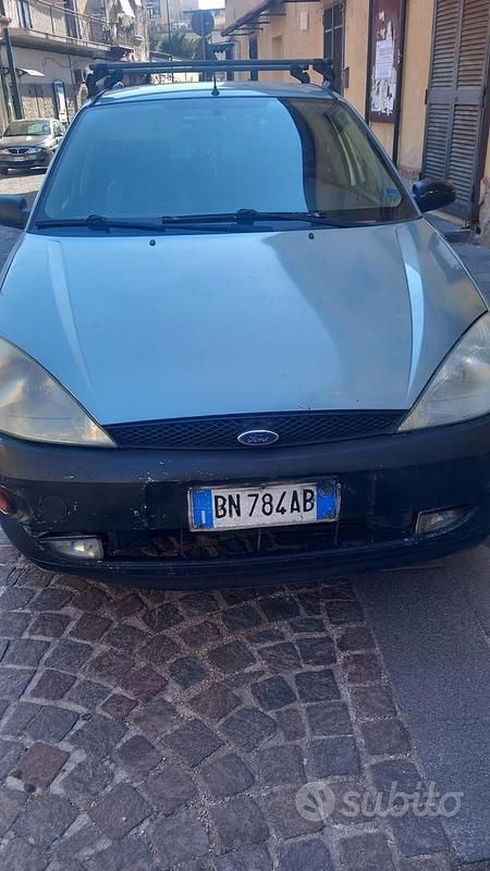 Usata Ford Focus 100 CV (73 kW) 2000 Verde Berlina