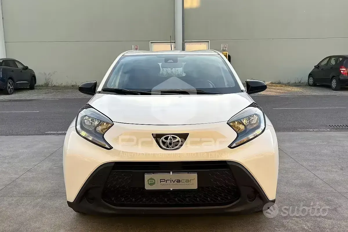 Usata Toyota Aygo X Active 72 CV (52 kW) 2025 Bianco SUV