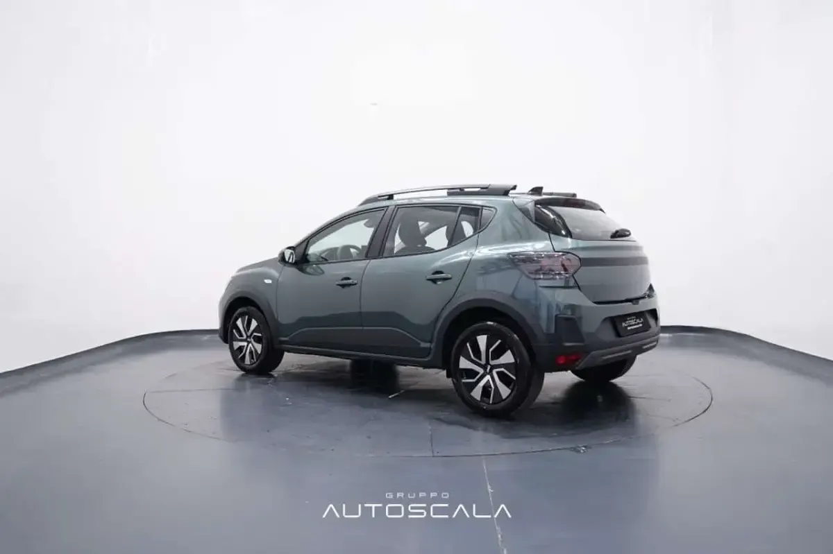 Nuova Dacia Sandero Expression 122 CV (89 kW) 2026 Verde oxide Berlina