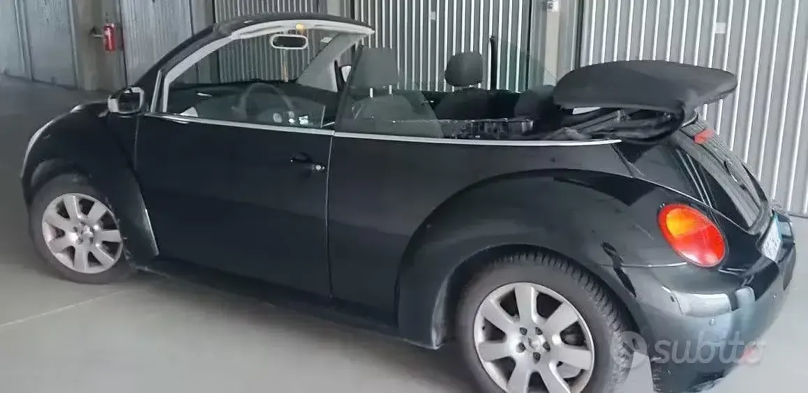Usata VW New Beetle 102 CV (75 kW) 2004 Nero Utilitaria