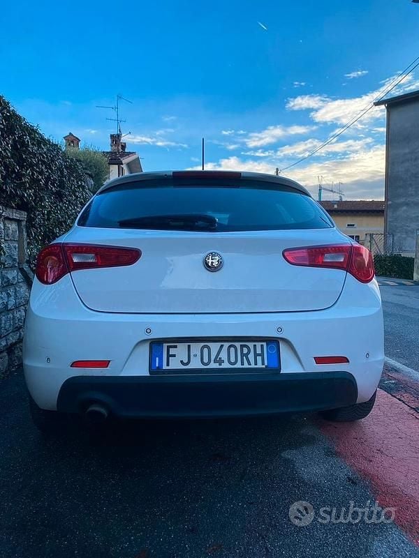 Usata Alfa Romeo Giulietta 120 CV (88 kW) 2017 Bianco Utilitaria