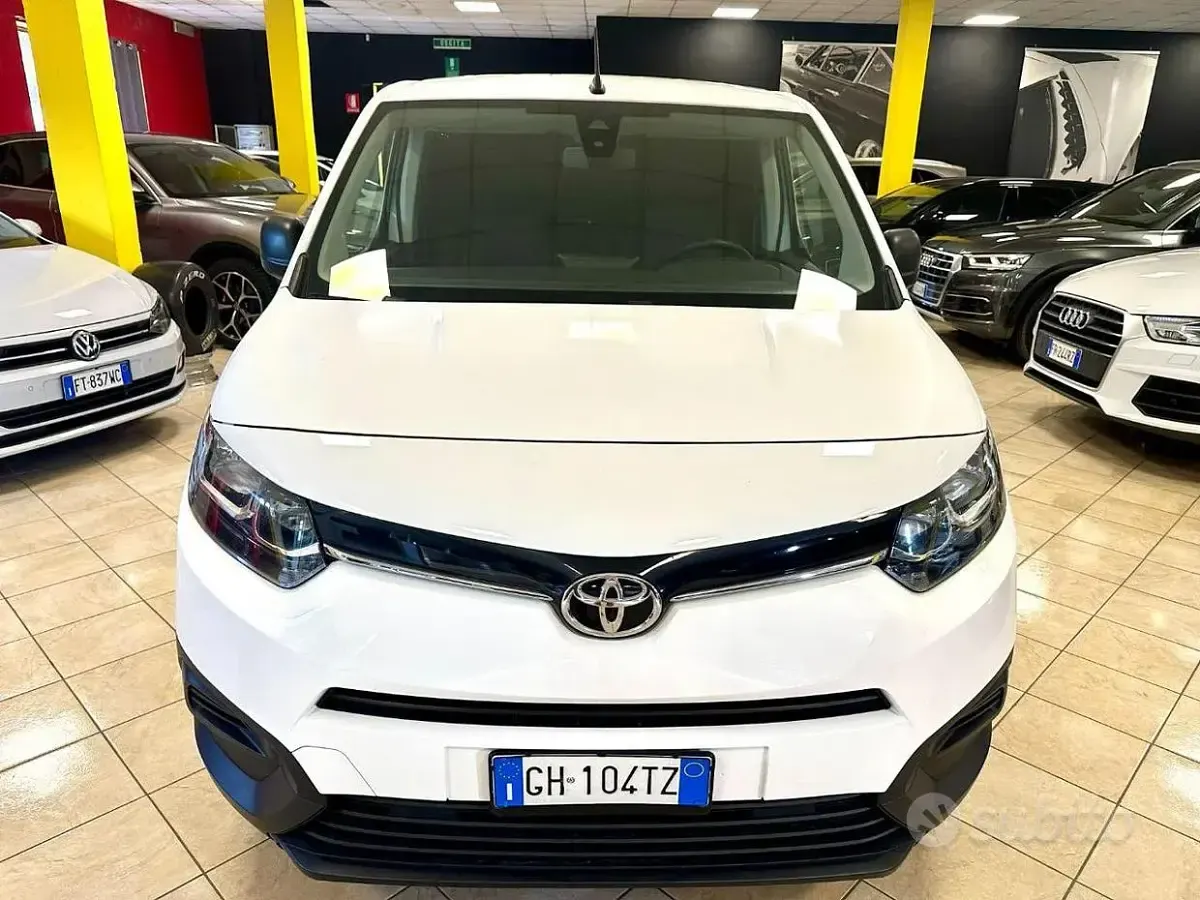 Usata Toyota Proace City 102 CV (75 kW) 2022 Bianco Monovolume