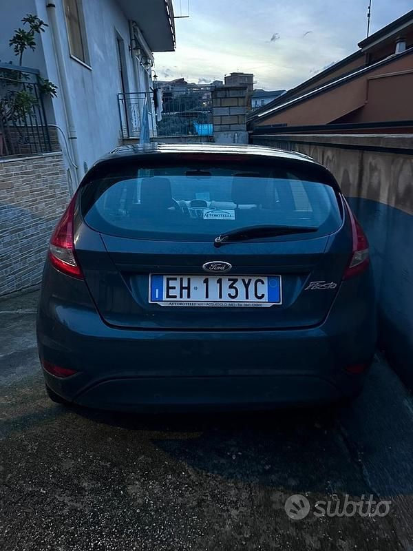 Usata Ford Fiesta 2011 Grigio Berlina