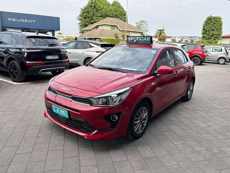 Käytetty Kia Rio Style 84 HP (61 kW) 2023 Punainen Sedan