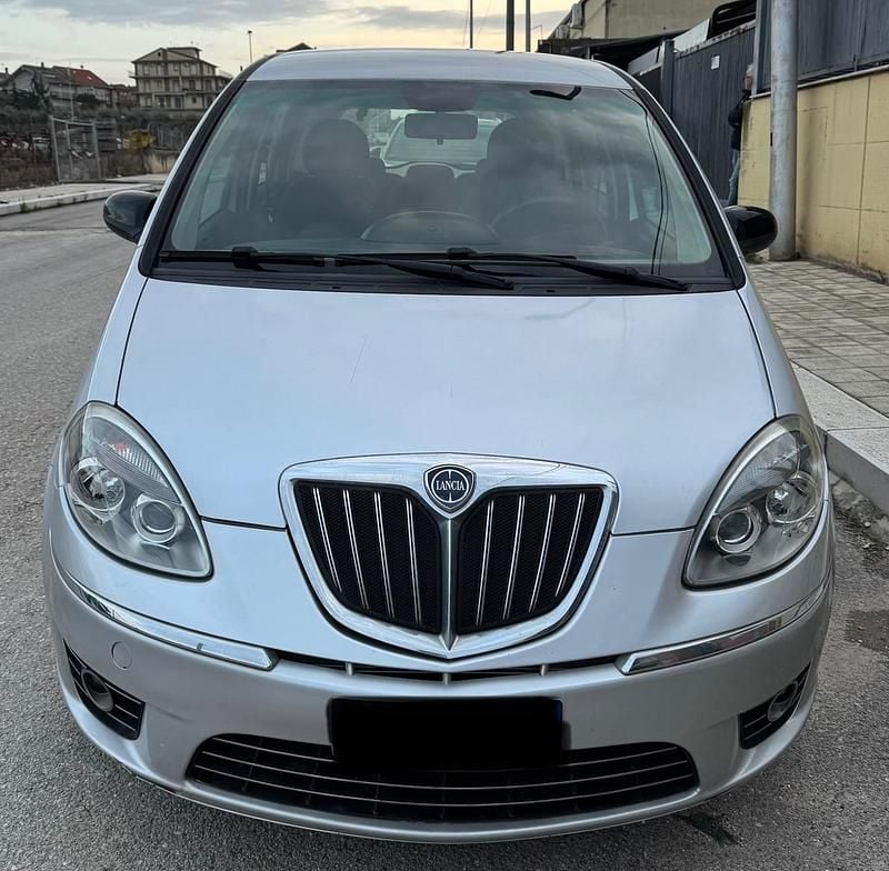 Usata Lancia Musa Gold 95 CV (69 kW) 2013 Grigio Monovolume