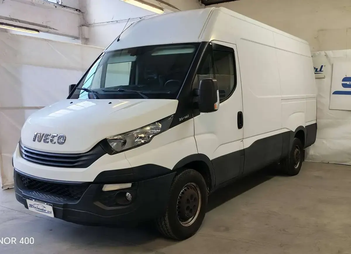 Usata Iveco Daily 136 CV (100 kW) 2017 Bianco Furgone
