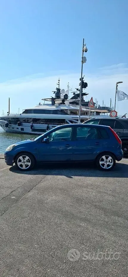 Usata Ford Fiesta 68 CV (50 kW) 2006 Bluazzurro Utilitaria