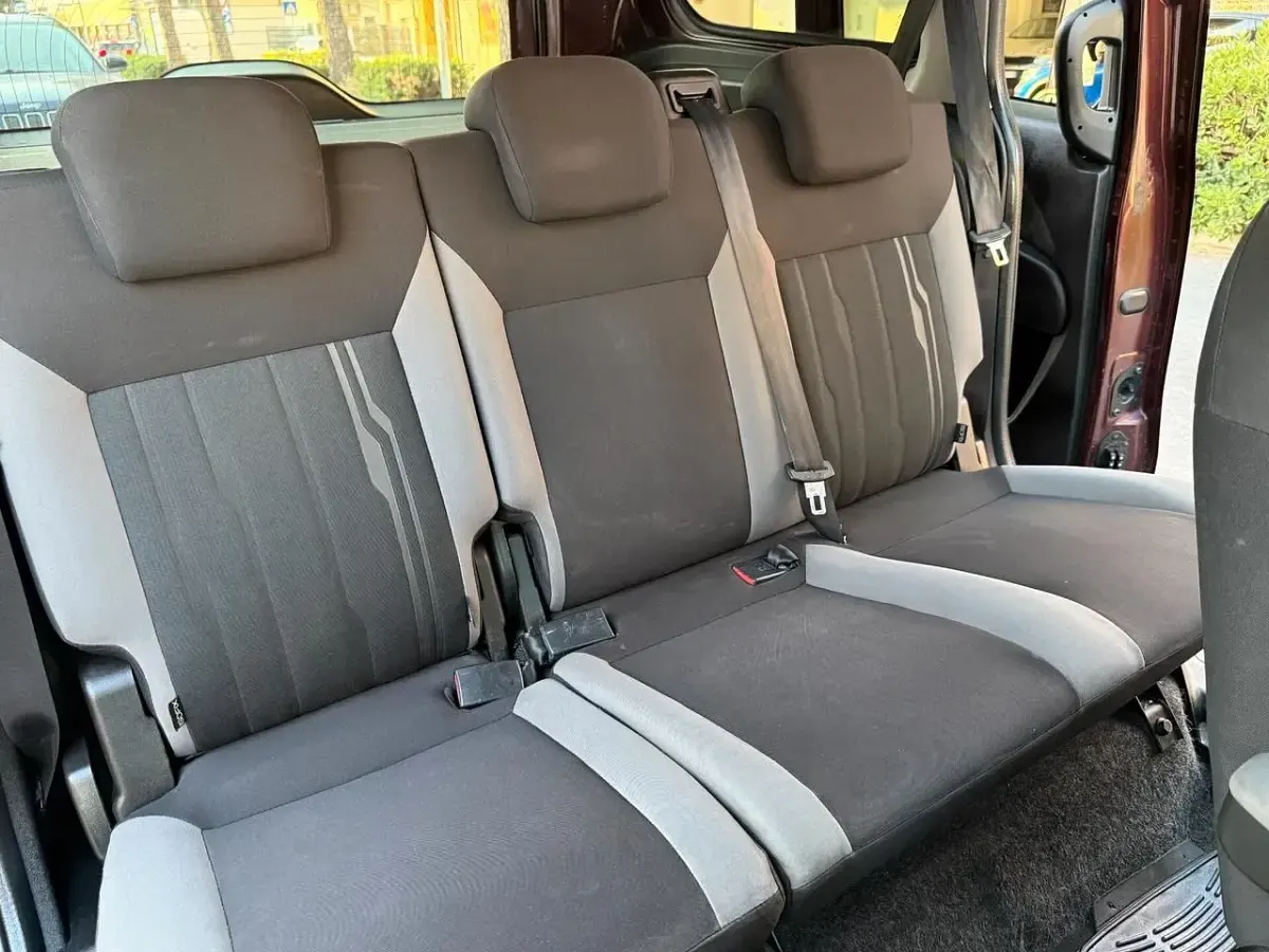 Usata Fiat Doblò 90 CV (66 kW) 2015 Rosso Monovolume