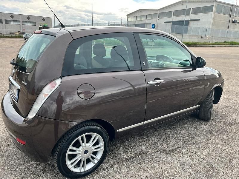 Usata Lancia Ypsilon 75 CV (55 kW) 2011 Utilitaria