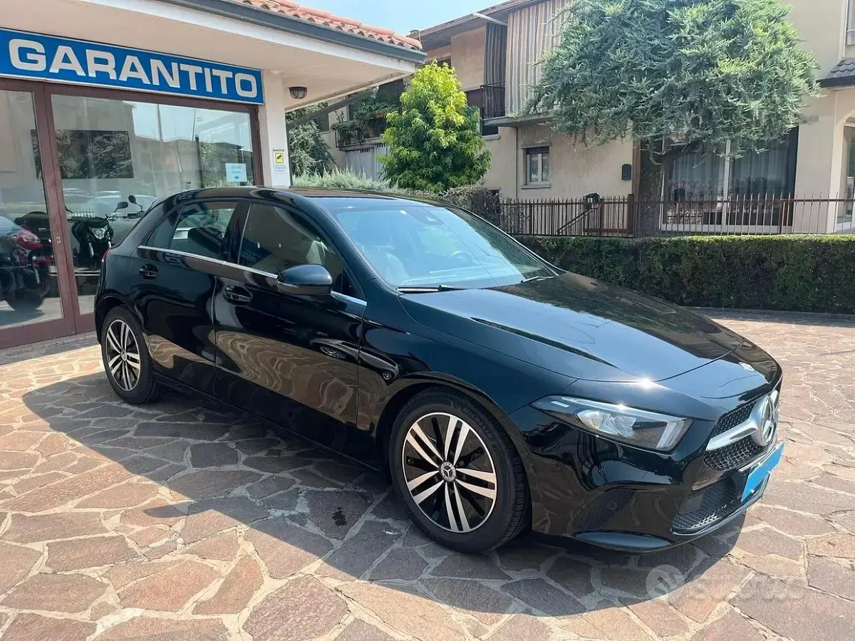 Usata Mercedes A180 Business 136 CV (100 kW) 2019 Nero Berlina
