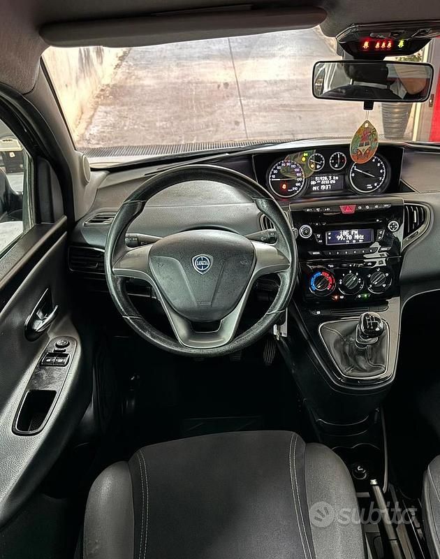 Usata Lancia Ypsilon S 80 CV (58 kW) 2012 Grigio Utilitaria