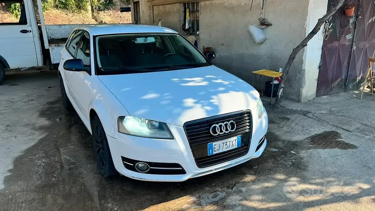 Usata Audi A3 Young 105 CV (77 kW) 2012 Bianco Utilitaria