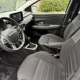 Usata Dacia Sandero Expression 100 CV (73 kW) 2023 Bianco Monovolume