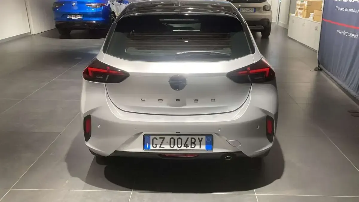 Usata Opel Corsa 101 CV (74 kW) 2025 Argento Utilitaria