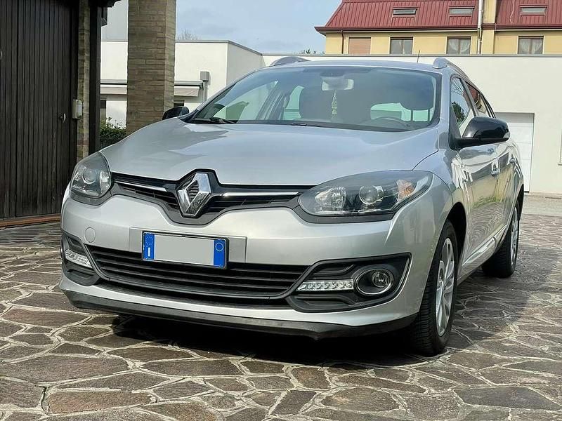 Usata Renault Mégane III LIMITED 110 CV (80 kW) 2015 Argento Station wagon