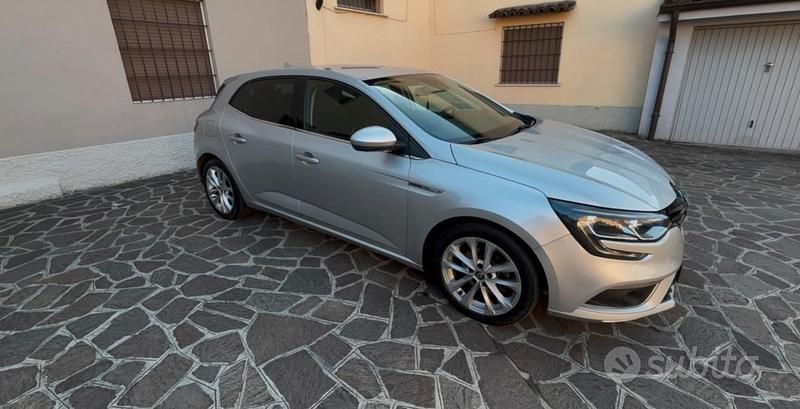 Usata Renault Mégane IV Intens 110 CV (80 kW) 2017 Grigio Berlina