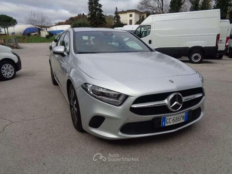 Usata Mercedes A180 Business 116 CV (85 kW) 2020 Argento Berlina