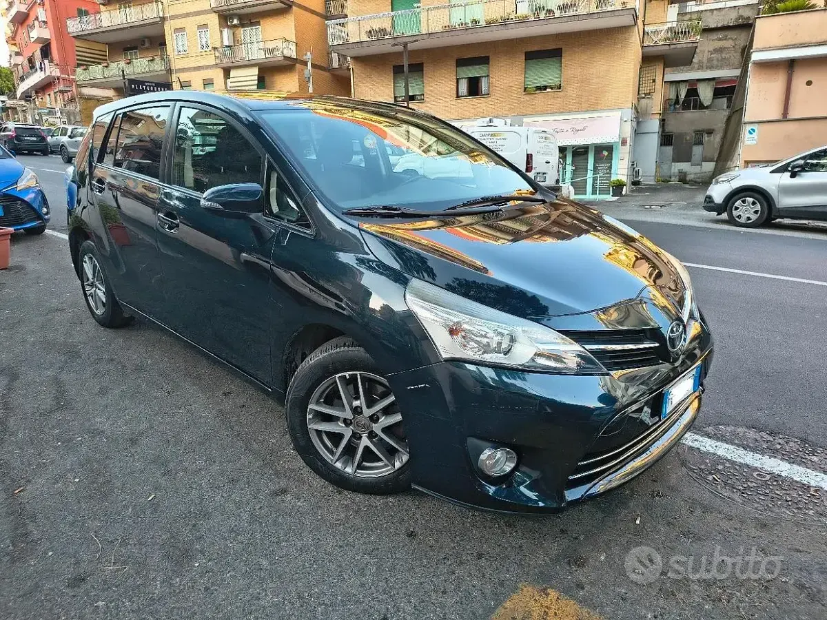 Usata Toyota Verso 111 CV (81 kW) 2016 Nero Monovolume
