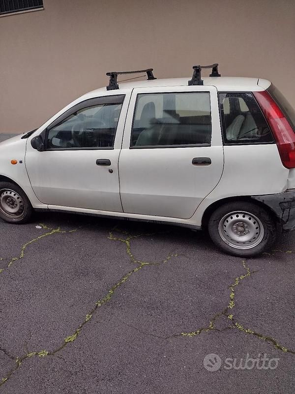 Bianco Usata 1999 Fiat Punto Utilitaria | 1000 € (Buon prezzo) - Immagine 1/4