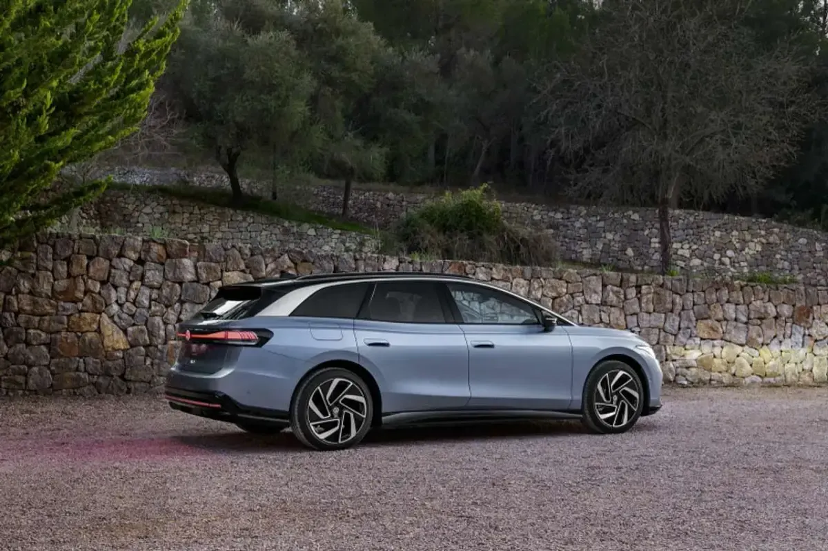 Usata VW ID.7 Pro 88 kW (121 CV) 2024 Argento Station wagon