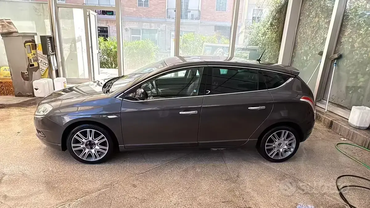 Usata Lancia Delta 120 CV (88 kW) 2014 Utilitaria
