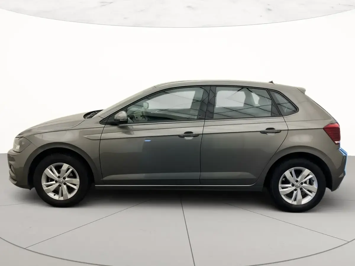 Usata VW Polo Comfortline 65 CV (47 kW) 2018 Limestone grey metallizzato Utilitaria