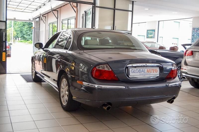Usata Jaguar S-Type S 238 CV (175 kW) 2003 Grigio Berlina