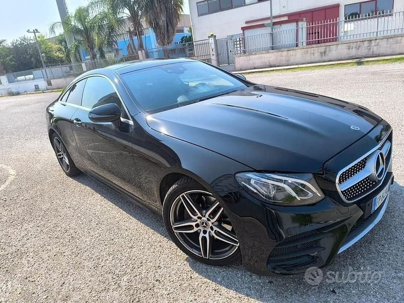 Usata Mercedes E220 AMG 194 CV (142 kW) 2018 Nero Coupé