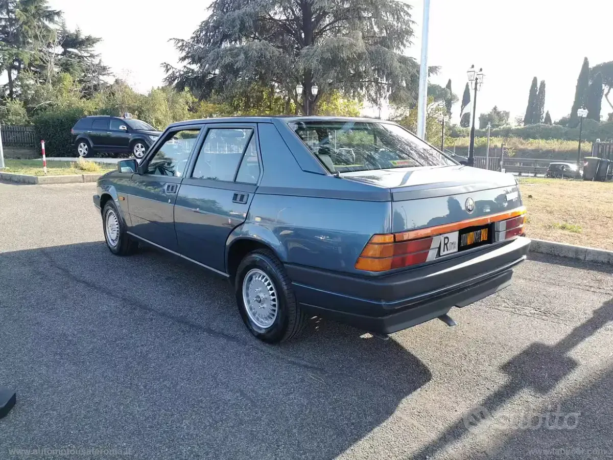 Usata Alfa Romeo 75 120 CV (88 kW) 1987 Blu/azzurro Berlina