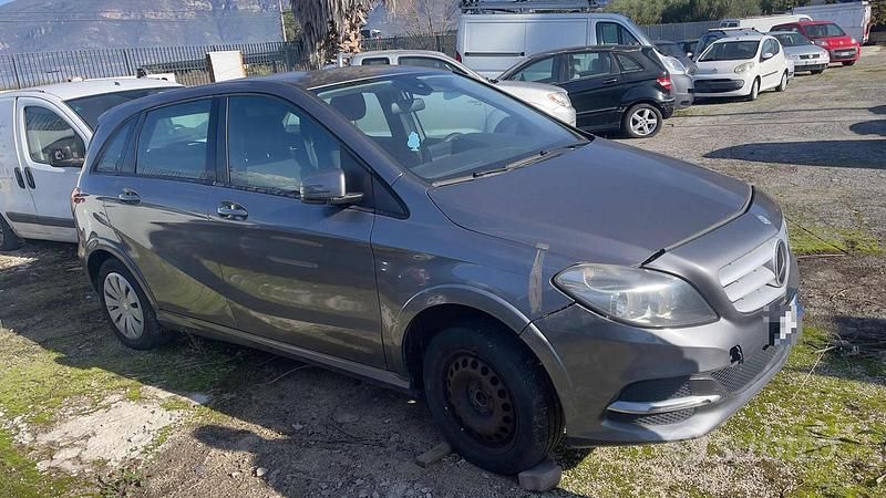 Usata Mercedes B200 2016 Grigio Monovolume