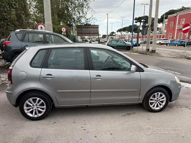 Usata VW Polo 69 CV (50 kW) 2008 Grigio Utilitaria