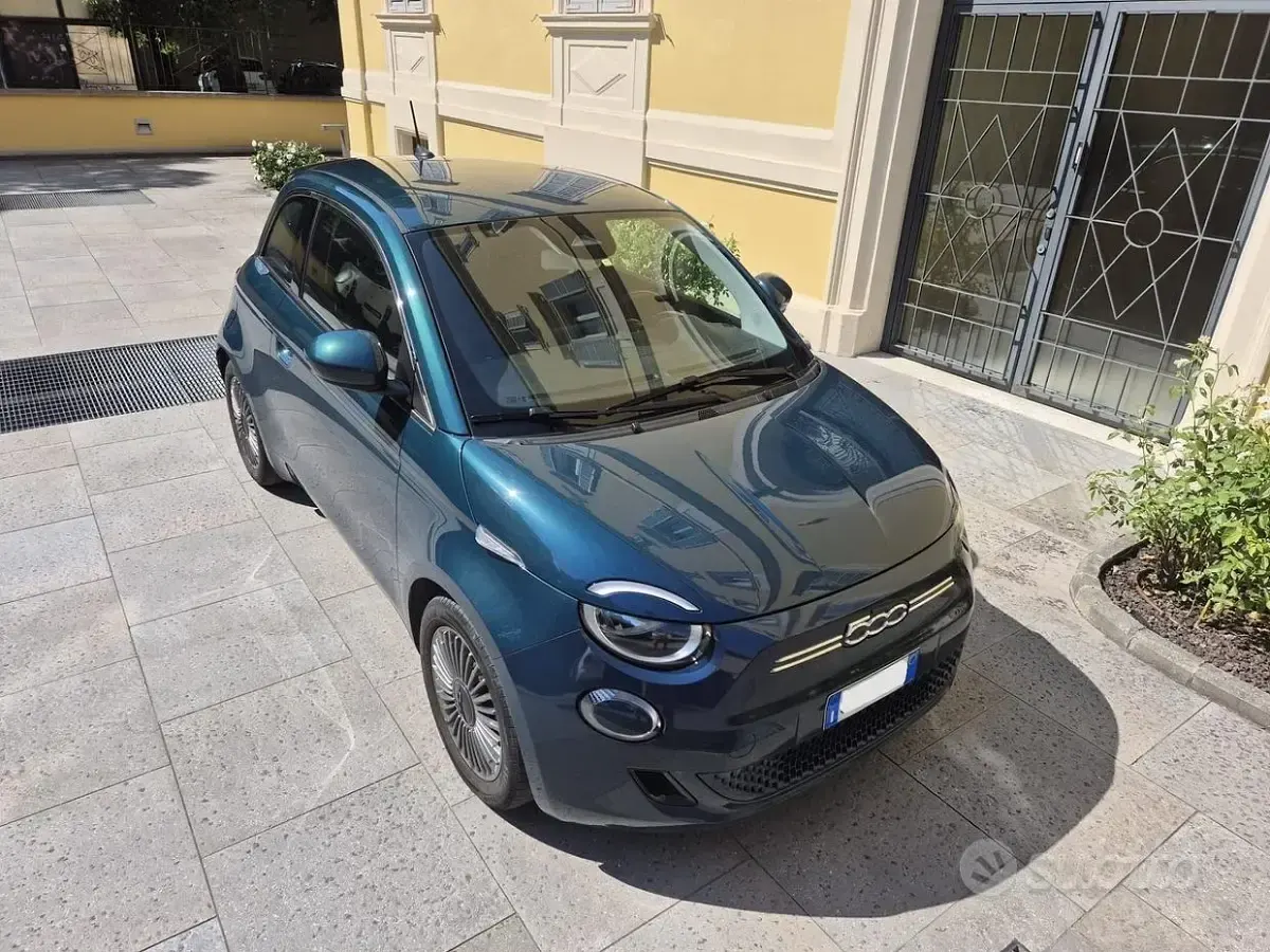Usata Fiat 500e 42 kW (58 CV) 2021 Blu/azzurro Utilitaria