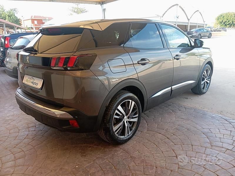 Usata Peugeot 3008 Allure 131 CV (96 kW) 2023 Grigio SUV
