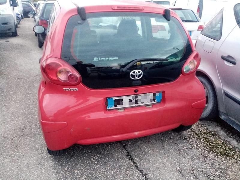 Second-hand Toyota Aygo 68 CP (50 kW) 2008 Roșu Hatchback