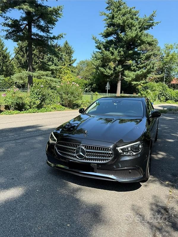 Usata Mercedes E220 Premium 194 CV (142 kW) 2020 Nero Berlina
