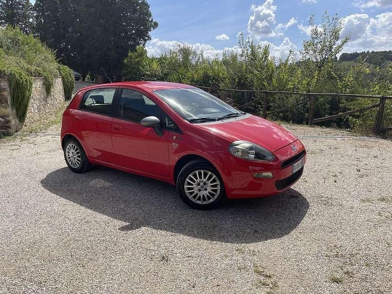Usata Fiat Punto Young 77 CV (56 kW) 2014 Berlina