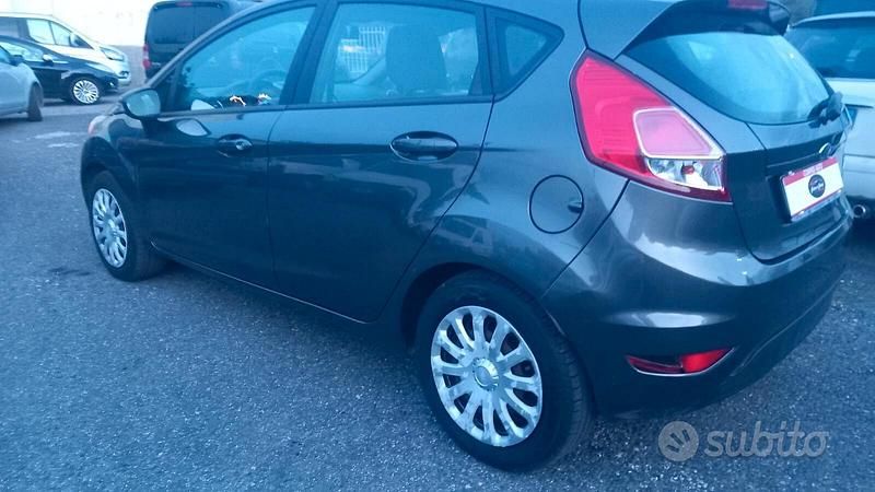 Usata Ford Fiesta Business Edition 75 CV (55 kW) 2017 Grigio Berlina