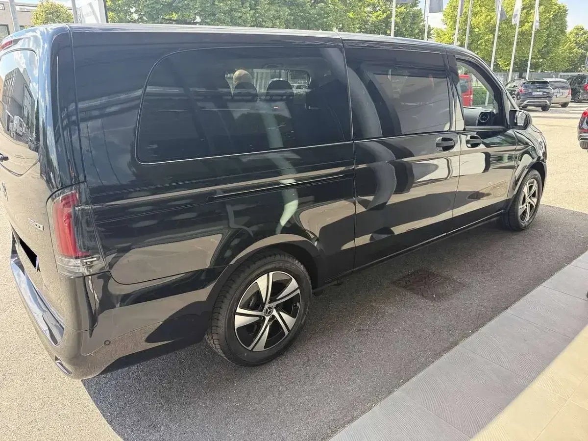 Nuova Mercedes Vito 163 CV (119 kW) 2026 Nero ossidiana Furgone