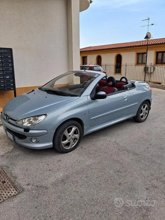 Usata Peugeot 206 CC 109 CV (80 kW) 2003 Grigio Cabrio