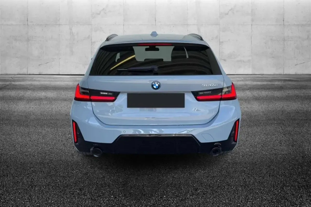 Usata BMW 320e M Sport 204 CV (150 kW) 2023 Grigio Station wagon