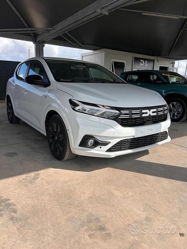 Usata Dacia Sandero Journey 91 CV (66 kW) 2025 Bianco Berlina
