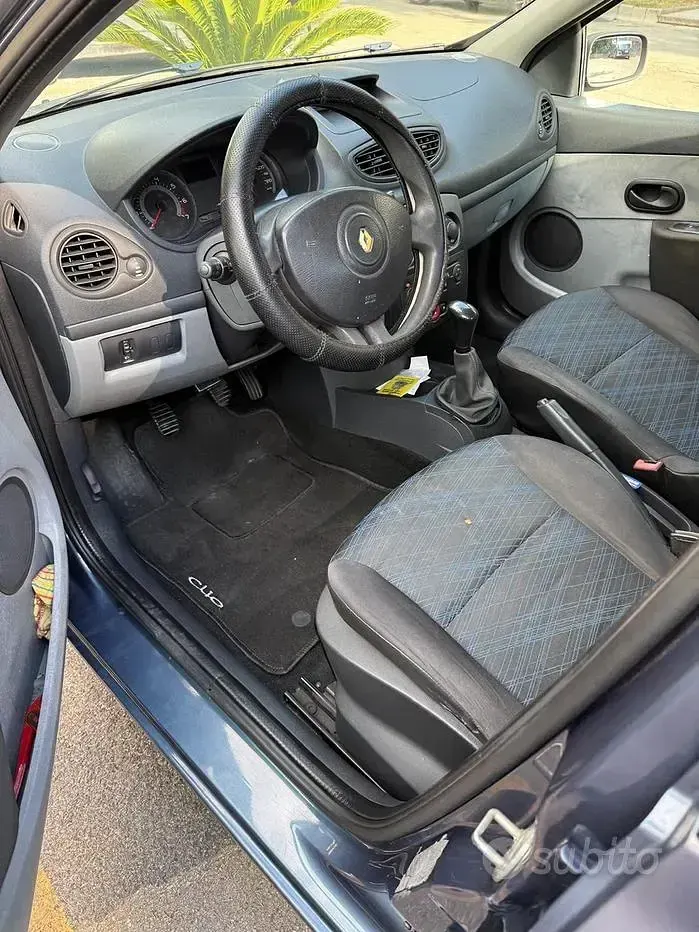 Usata Renault Clio 75 CV (55 kW) 2007 Bluazzurro Utilitaria